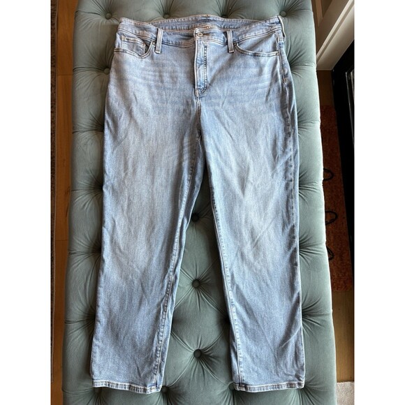 Chico's Women Jeans So Slimming Girlfriend Slim Leg Crop Light Wash Sz 14 - 2.5 - Picture 1 of 6